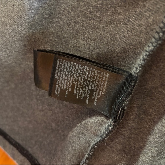 The North Face 2-in-1 Rain Jacket - Picture 9 of 9